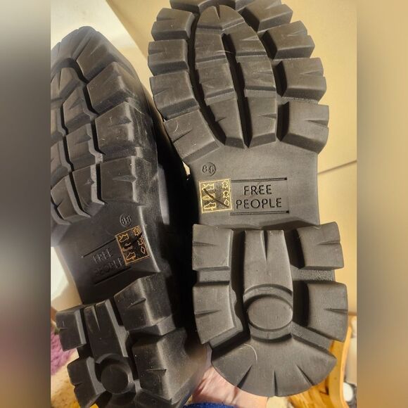 New Free People "Jones" Lug Sole Black Leather Lace-Up Combat Boots Sz.8.5 $278 - Picture 12 of 13